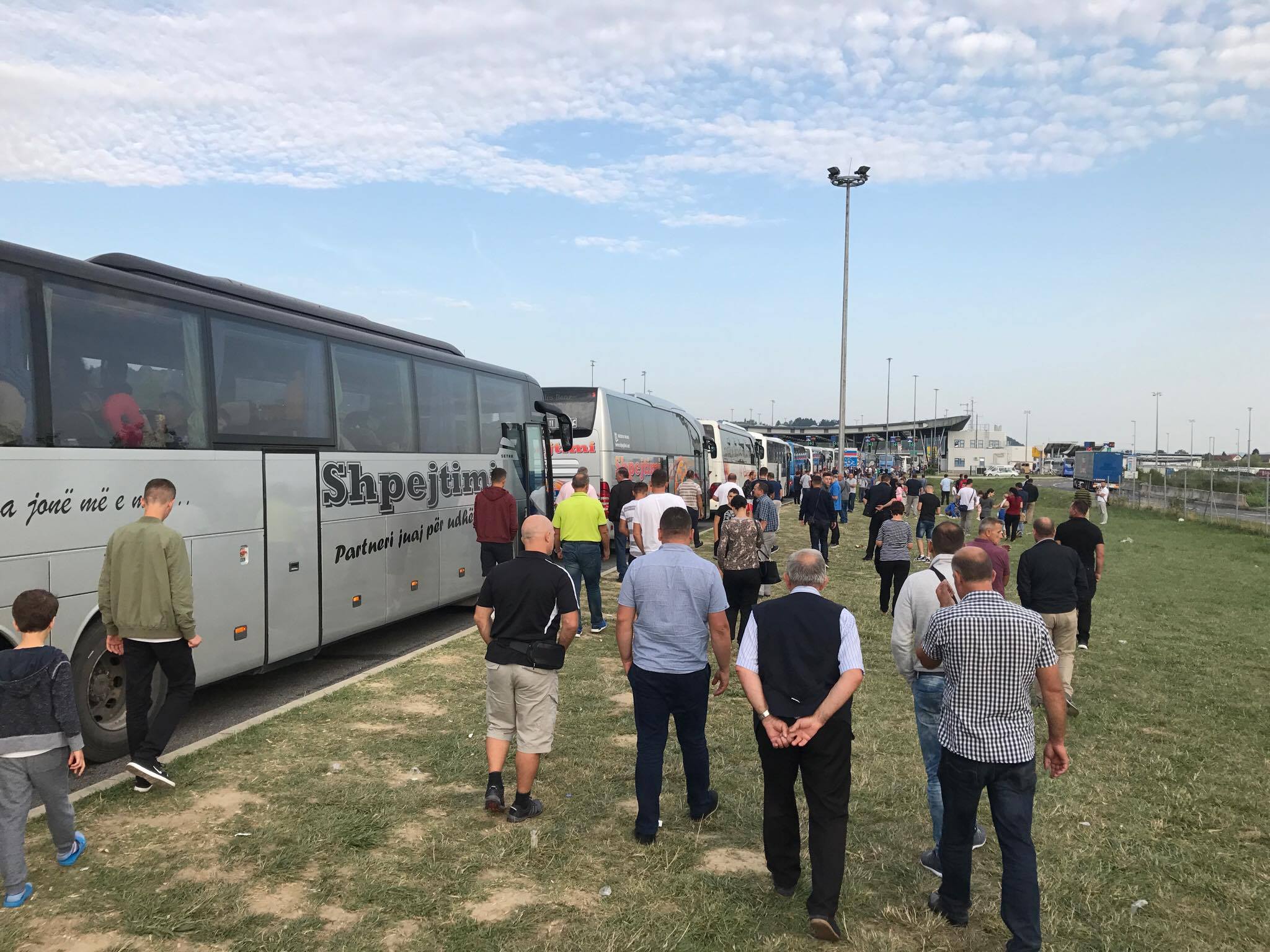 RÃ©sultat de recherche d'images pour "kolona shqiptar autobus presheva jone serbi"