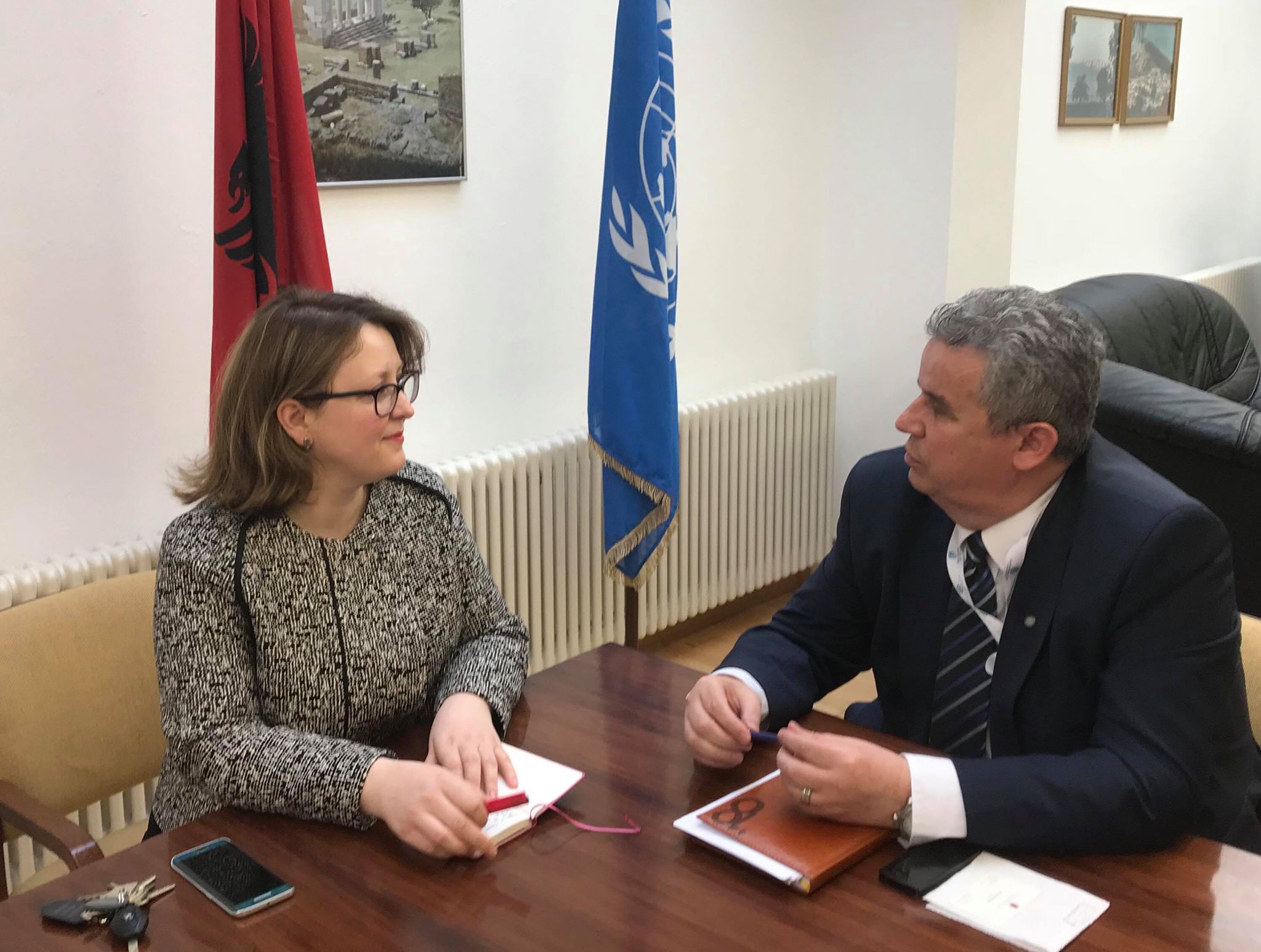Ambasadorja shqiptare në OKB pret gazetarin nderkombëtar nga Presheva në Gjenevë | Presheva Jonë