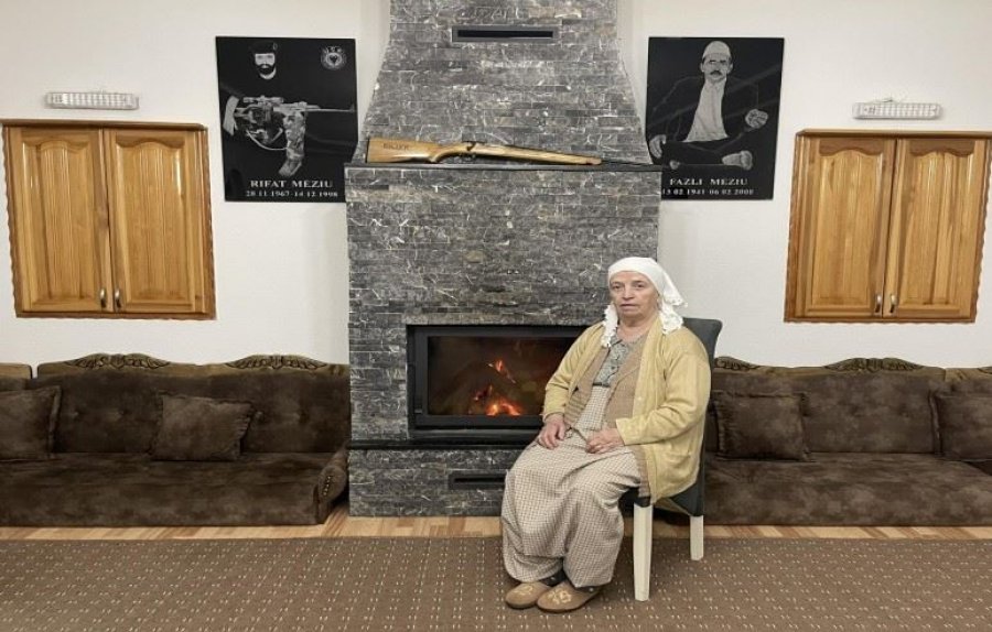 Vdes Shukrije Kastrati Mëziu nëna e dëshmorit Rifat Mëziu