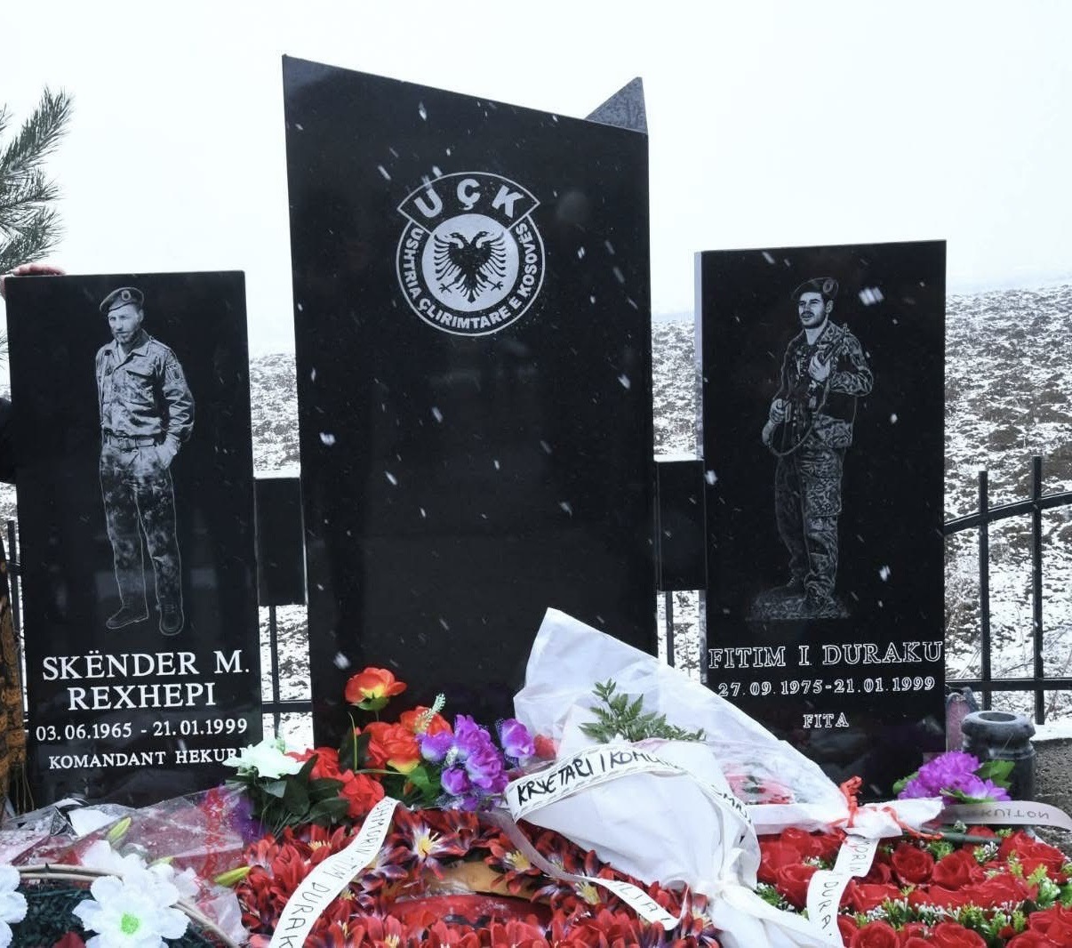 Ranë për liri  jetojnë në përjetësi  27 vjet nga rënia heroike e Skënder Rexhepit dhe Fitim Durakut