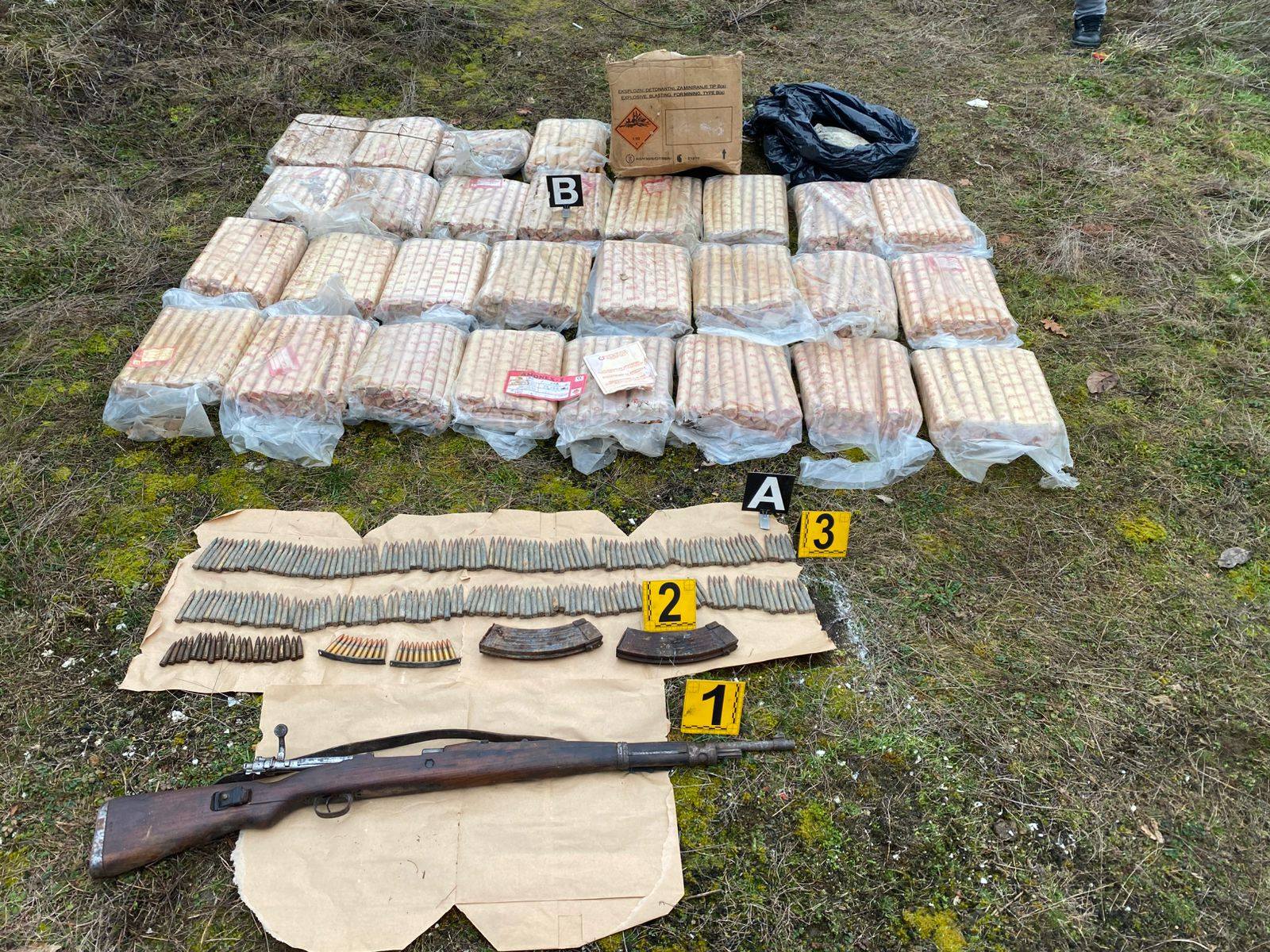 Zubin Potok  Sekuestrohen 1 pushkë  244 fishekë dhe eksploziv në shtëpi të braktisur