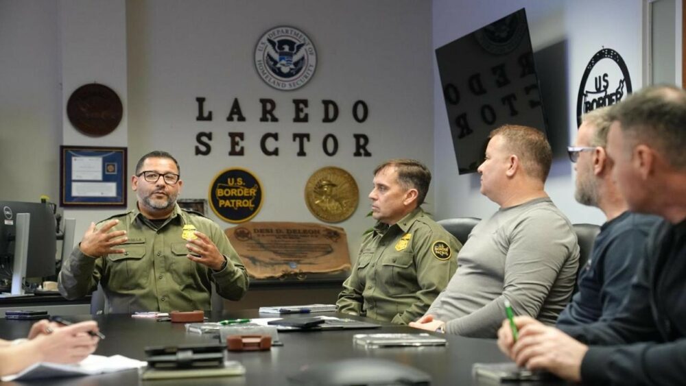 Policia e Kosovës ftohet nga amerikanët në kufirin SHBA Meksikë  vëzhgon nga afër operacionet