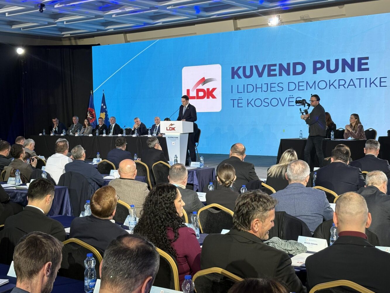355 delegatë vendosin për liderin  Kujtim Shala udhëheq punimet