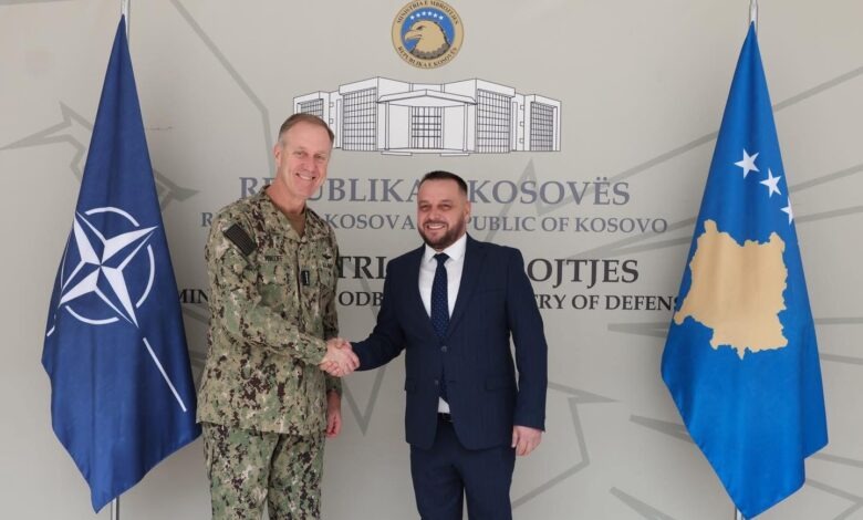 Maqedonci takon komandantin e NATO s  pëmenden armatosja e FSK dhe anëtarësimi në NATO