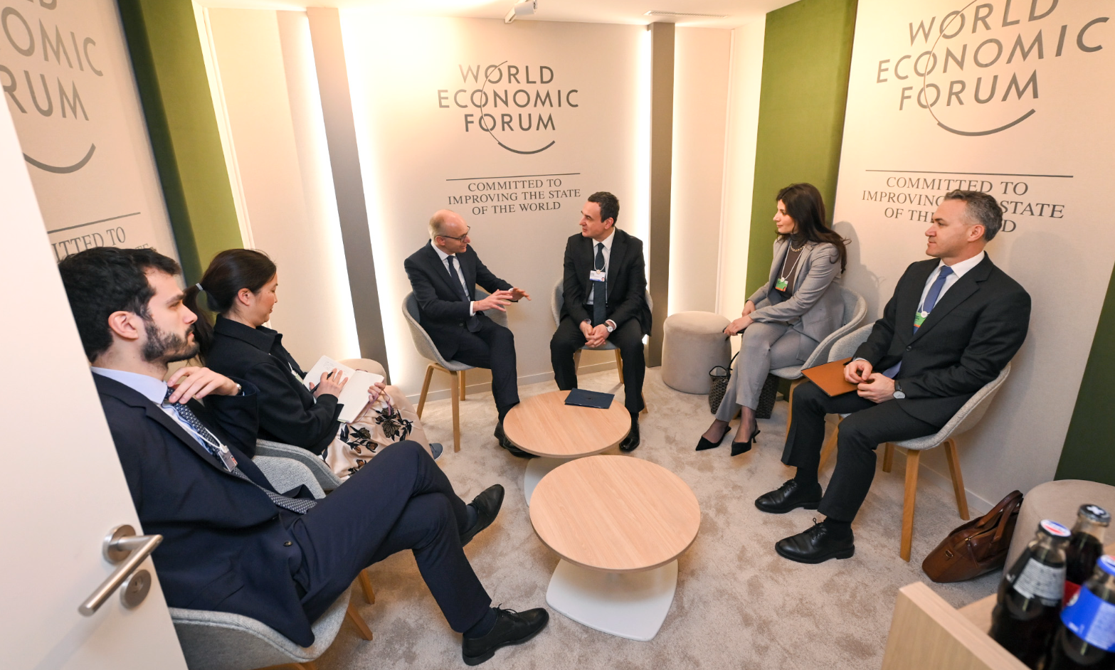 Kurti takon kryeministrin e Luksemburgut në Davos  i përmend synimin për anëtarësim në BE  KiE dhe NATO