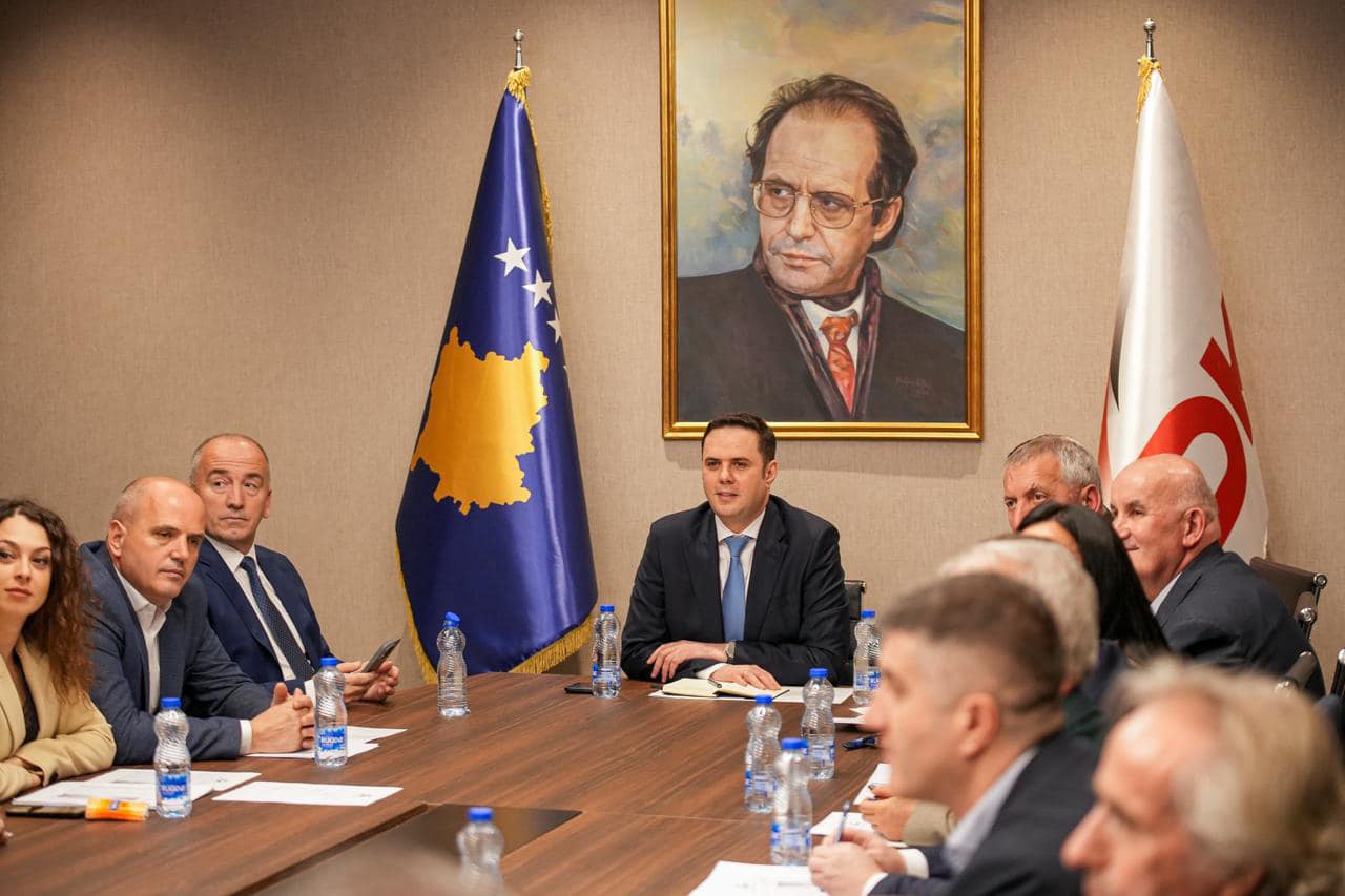 Kriza brenda LDK së pas debaklit në zgjedhje  shpërthejnë publikisht tensionet e pakënaqësitë