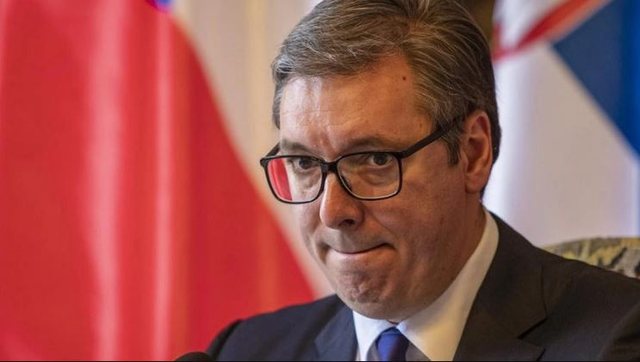 Vuçiq i frikësuar se ka aleanca ushtarake kundër Serbisë  njofton se do ta rikthej shërbimin e detyrueshëm ushtarak