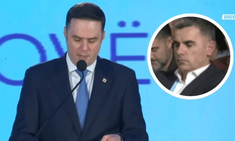 Xhafer Tahiri kapet  mat   i pushon pak sytë teksa Abdixhiku flet në Kuvendin e LDK së