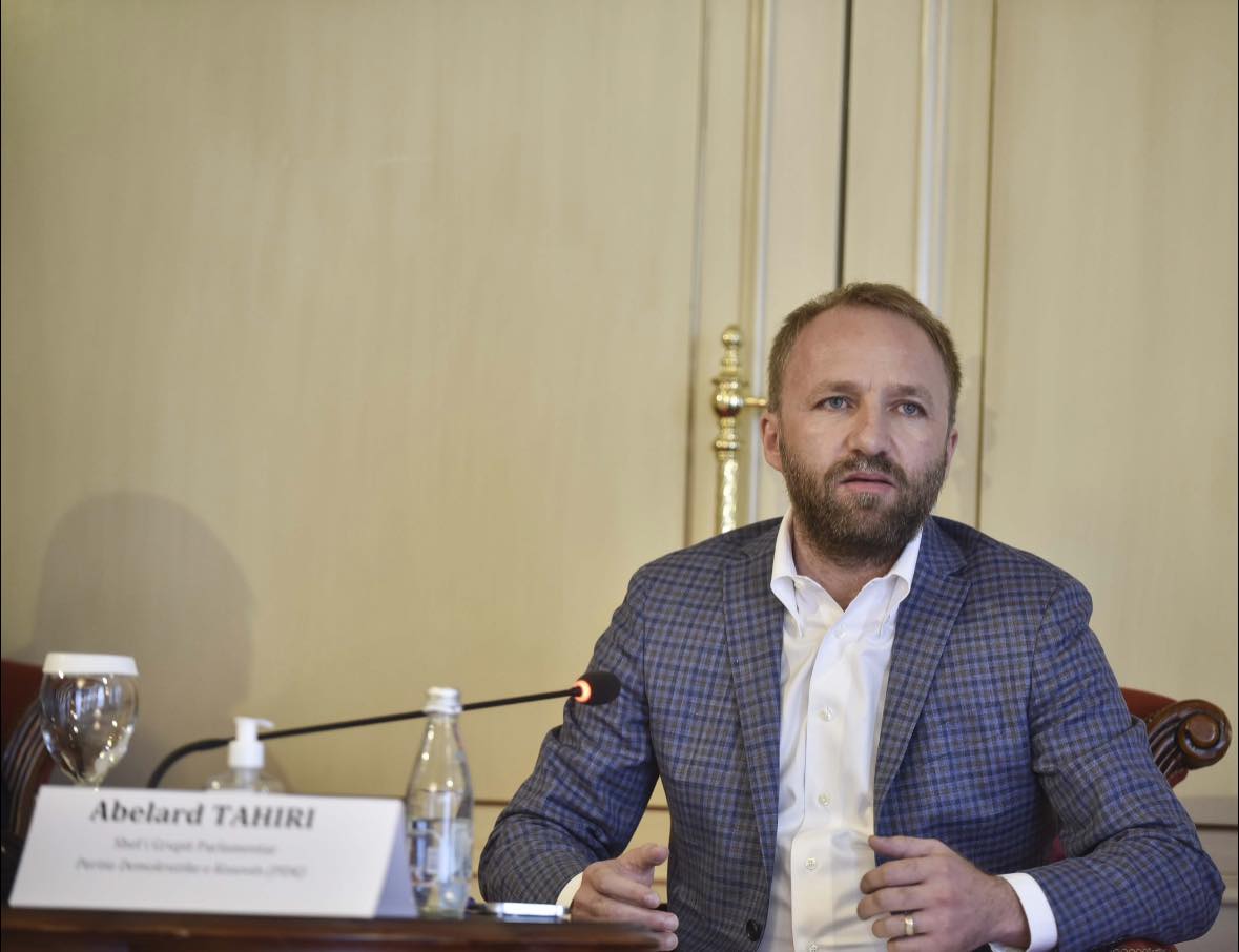 Nuk siguroi ulëse në Kuvend  reagon Abelard Tahiri