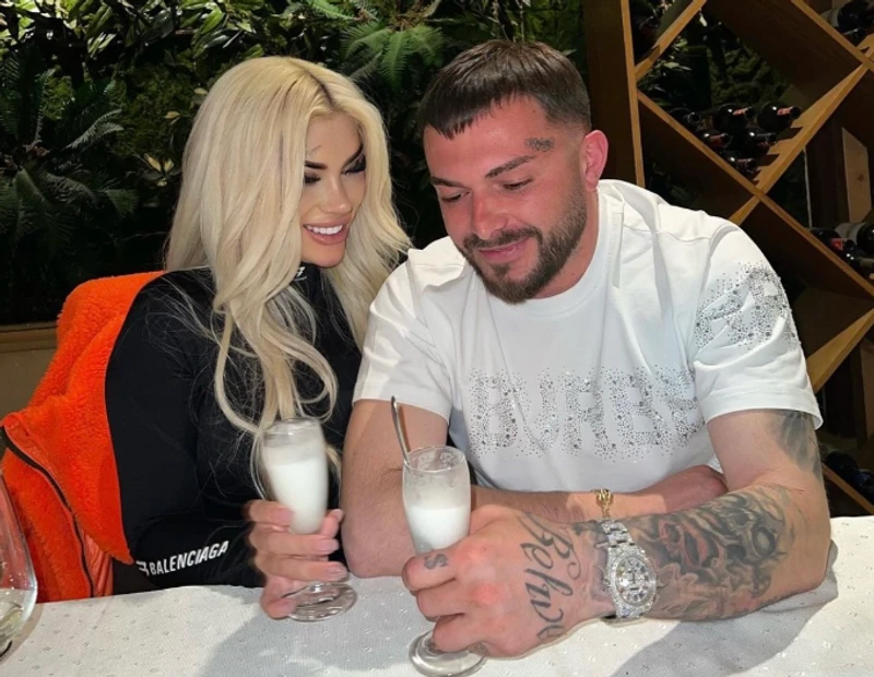  Pimë u bëmë tap dhe    Limi tregon se si u njoh me Bia Khalifen