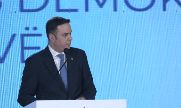  Ik  lësho vendin   Abdixhiku në Kuvend rikujton kërkesat për dorëheqje nga Hoti dhe Bajrami