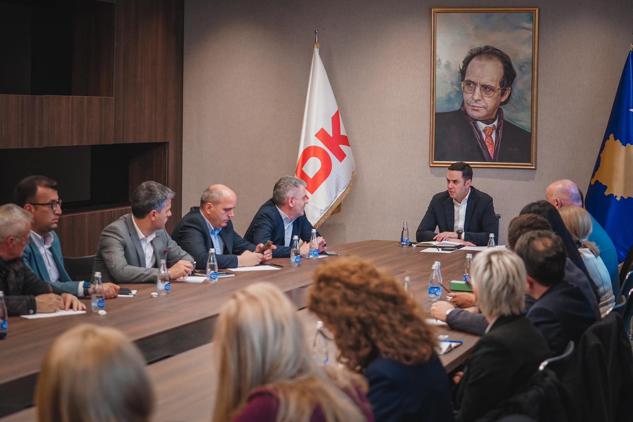 Përfundon mbledhja  LDK thërret Kuvendin më 31 janar   Abdixhiku do të ofrojë dorëheqjen