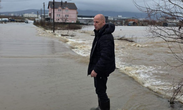 Vërshimet në Drenas  Lladrovci ngre alarmin  del me një apel për qytetarët