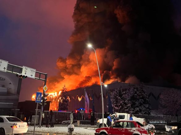 Comodita Home  Një pjesë e fabrikës përfshihet nga zjarri  nuk ka të lënduar