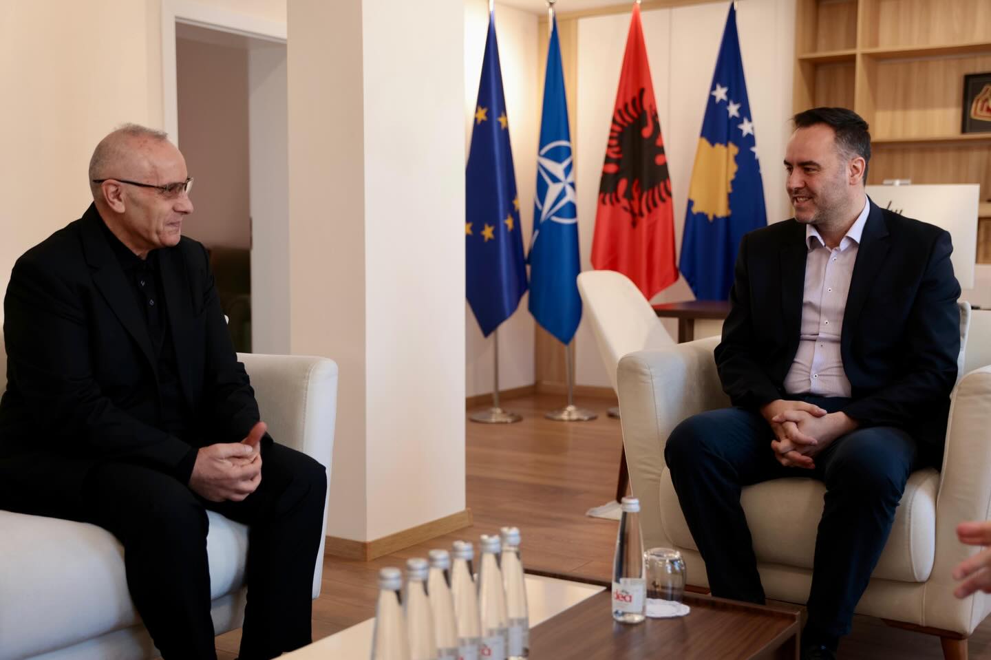 Ademi takon zëvendëskryeministrin Konjufca  Diskutohen përgatitjet për ndeshjen e Kosovës ndaj Sllovakisë